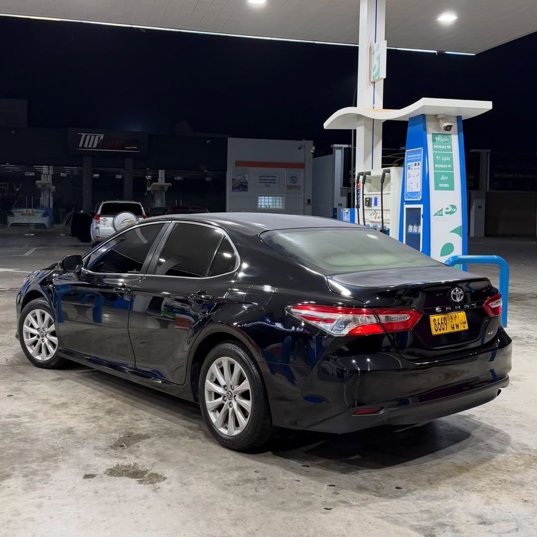 Car Image 2018 TOYOTA CAMRY LE