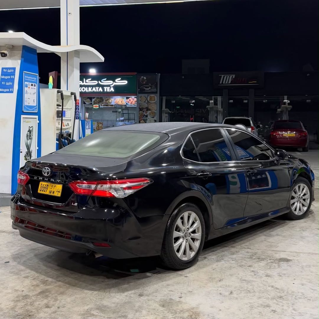 Car Image 2018 TOYOTA CAMRY LE