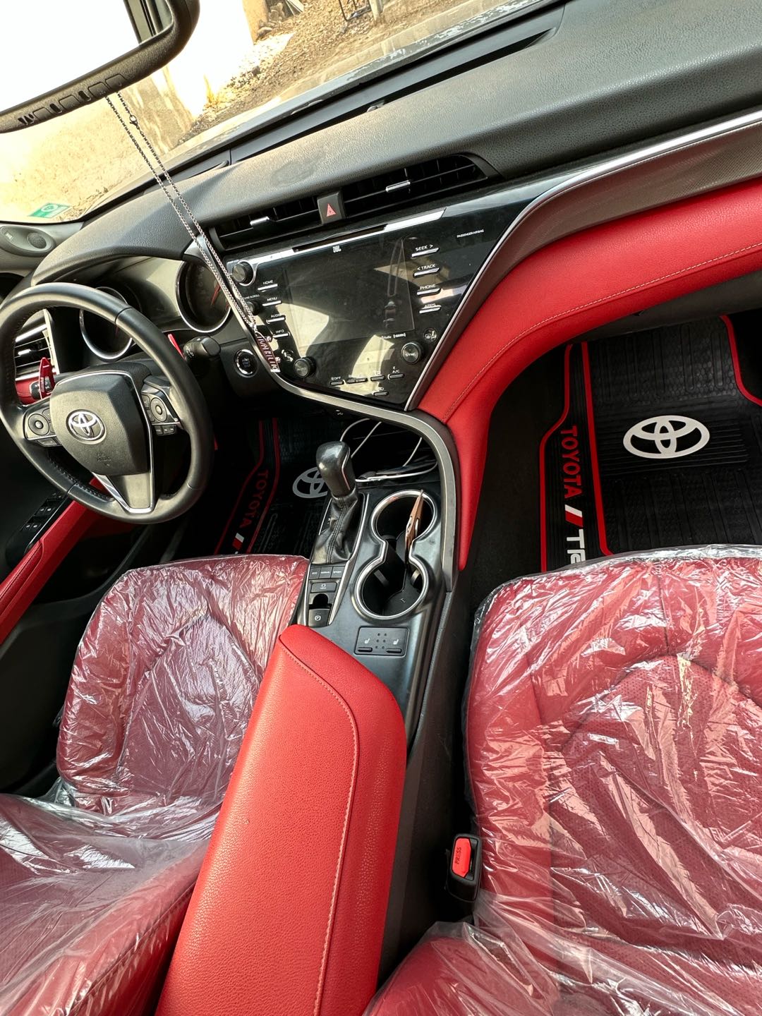 Car Image 2018 TOYOTA CAMRY XSE