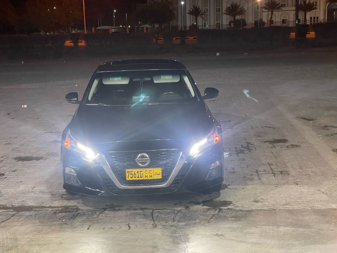 Car Image 2019 NISSAN ALTIMA SR