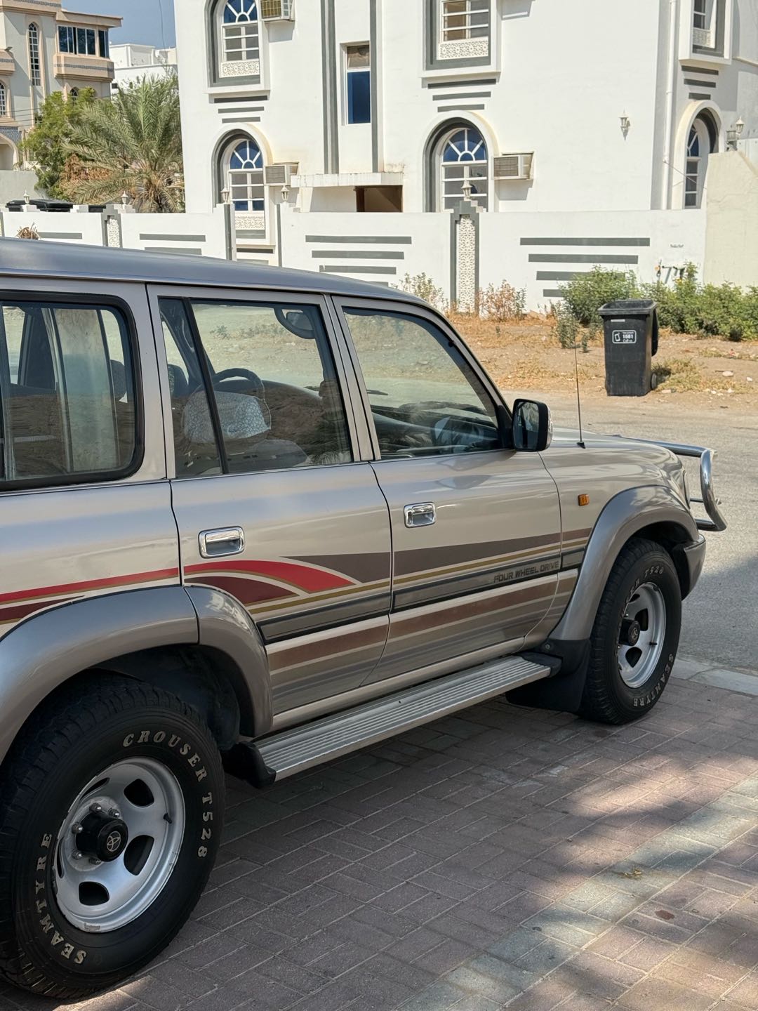 Car Image 1994 TOYOTA LAND CRUISER GX