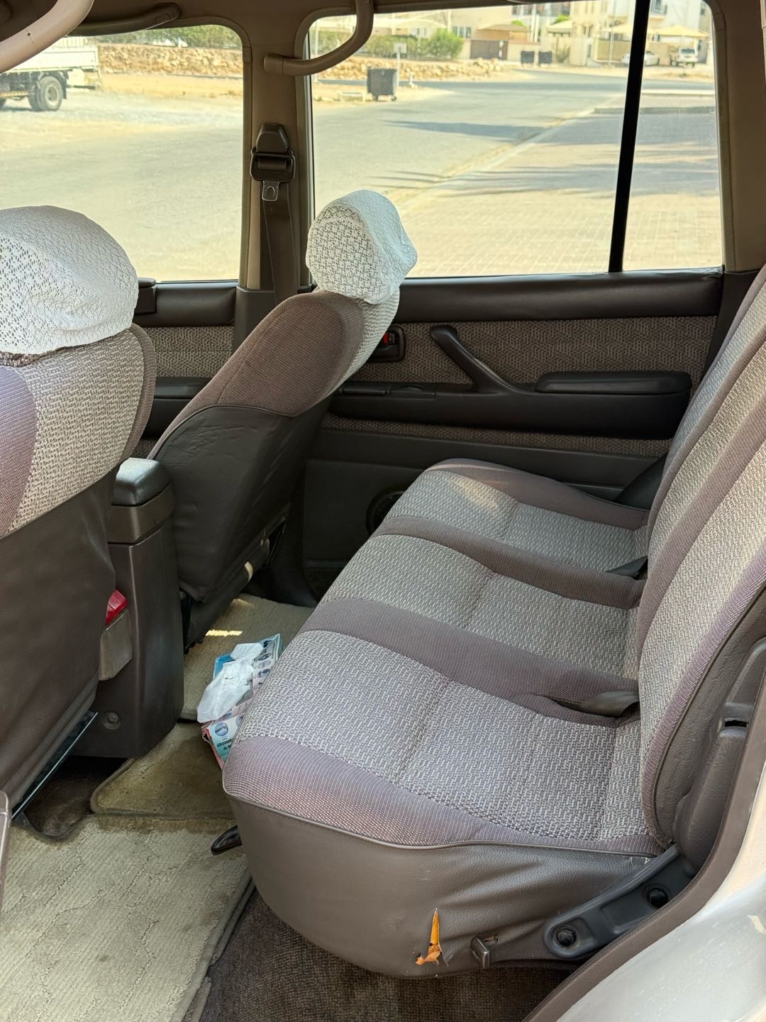 Car Image 1994 TOYOTA LAND CRUISER GX