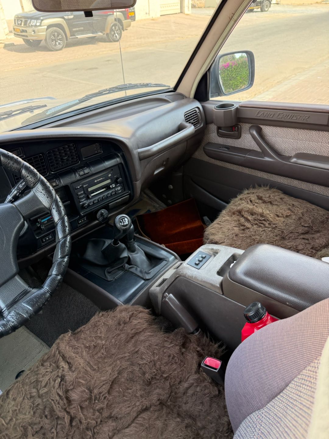 Car Image 1994 TOYOTA LAND CRUISER GX