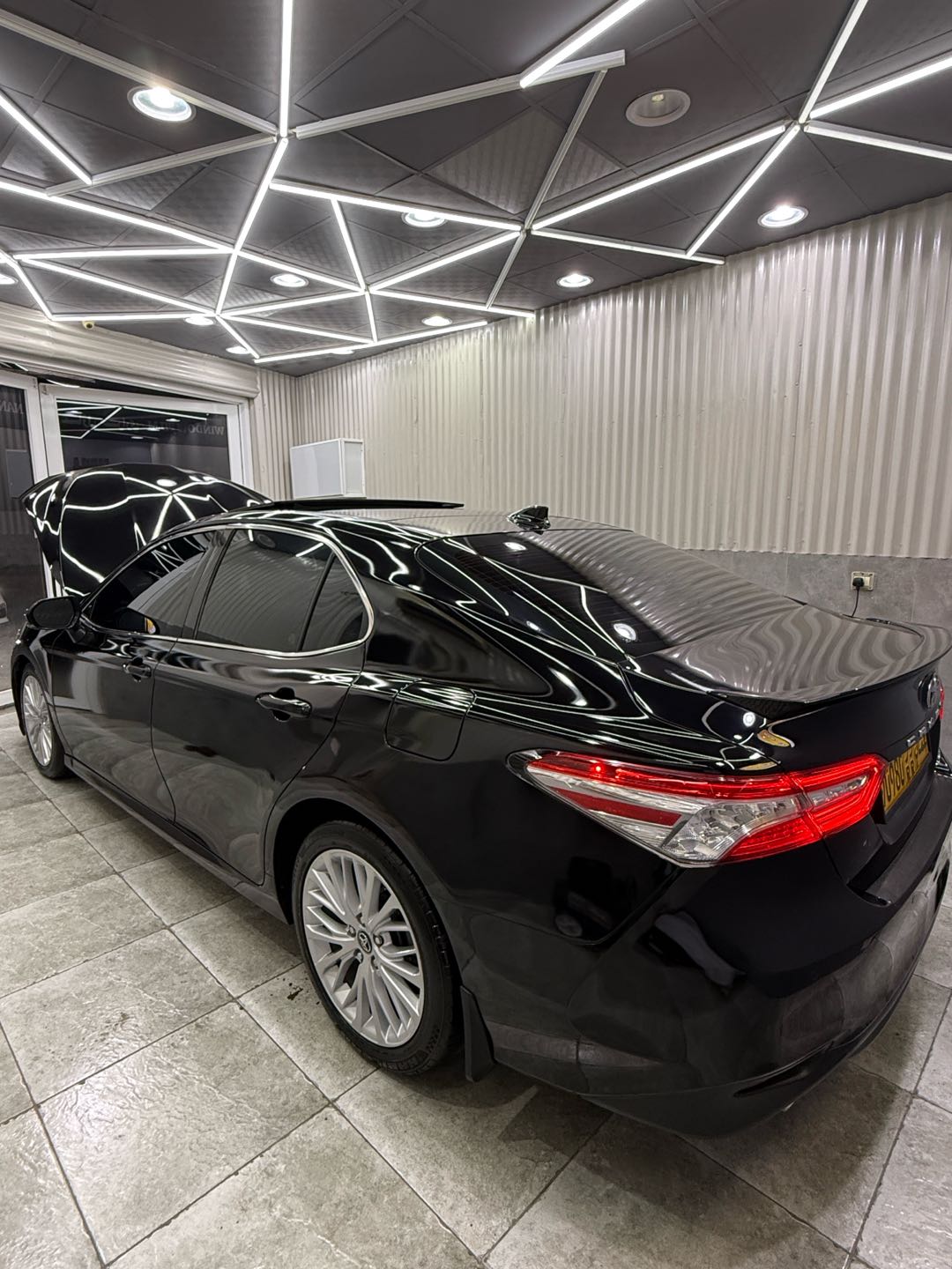 Car Image 2018 TOYOTA CAMRY XLE