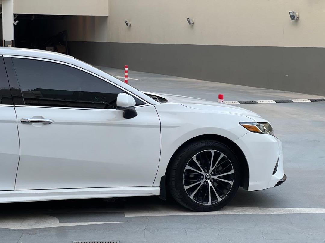 Car Image 2018 TOYOTA CAMRY SE
