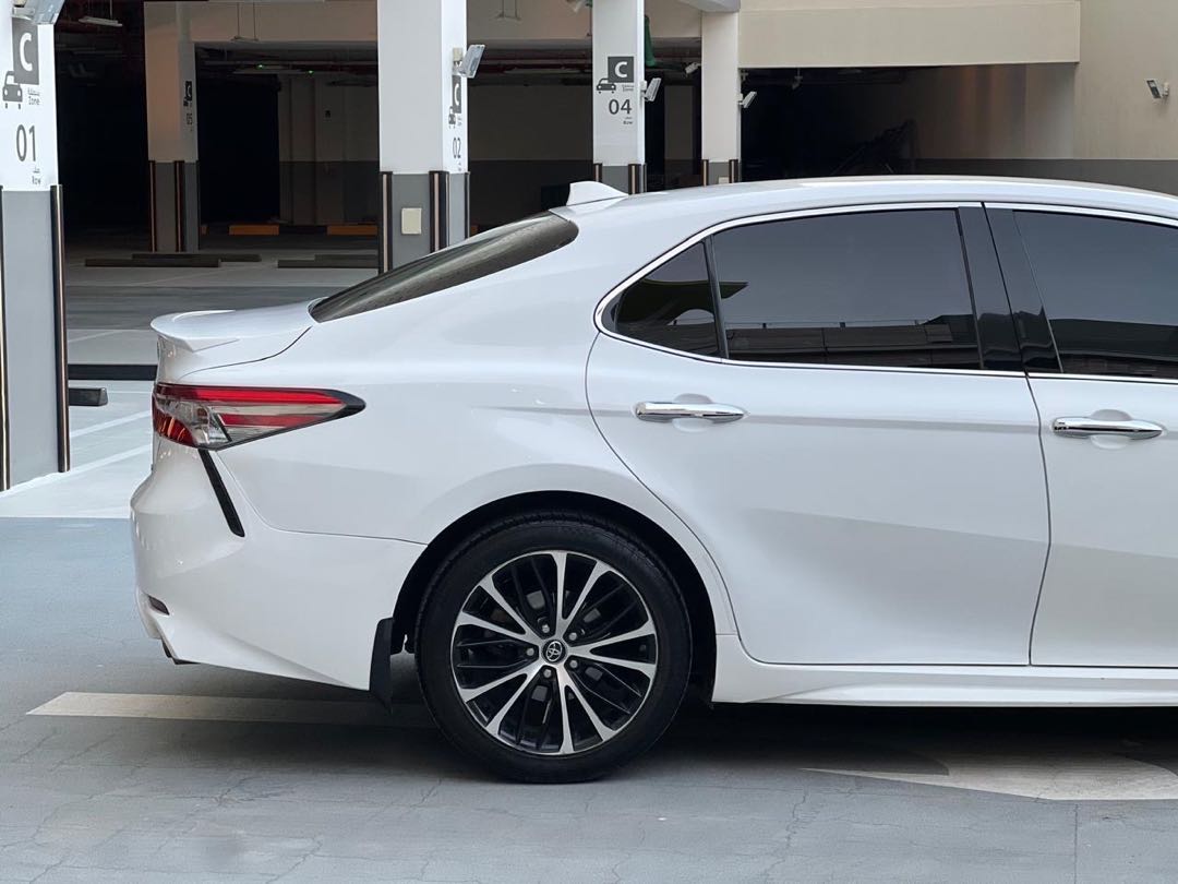 Car Image 2018 TOYOTA CAMRY SE