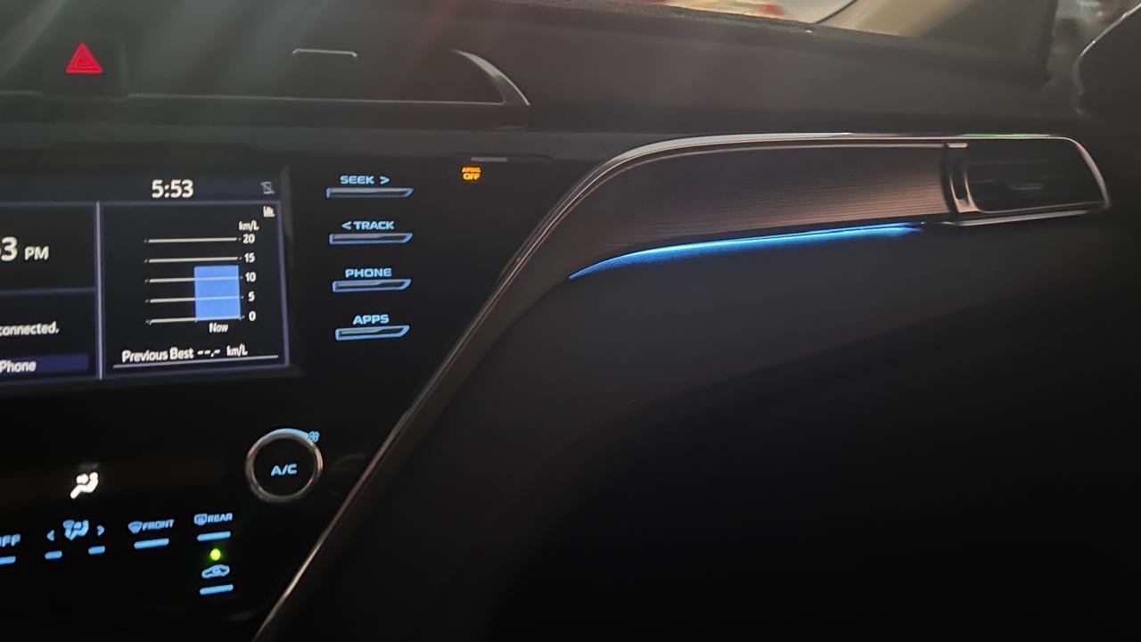 Car Image 2018 TOYOTA CAMRY SE