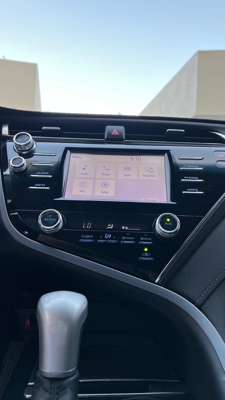 Car Image 2018 TOYOTA CAMRY SE
