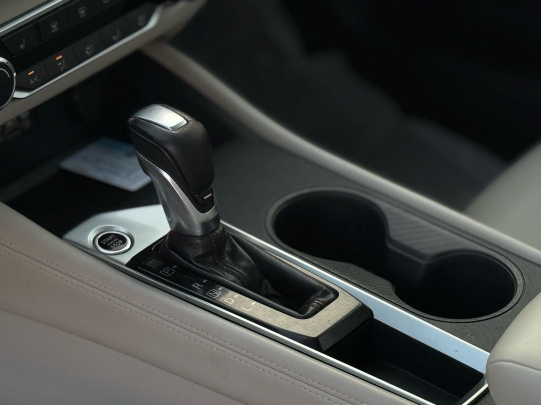 Car Image 2019 NISSAN ALTIMA SR