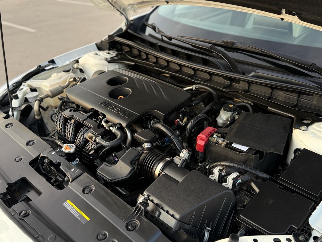 Car Image 2019 NISSAN ALTIMA SR