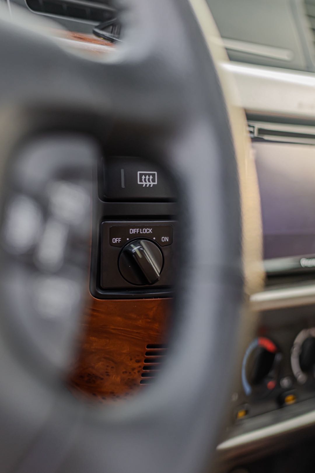 Car Image 2018 NISSAN SAFARI 