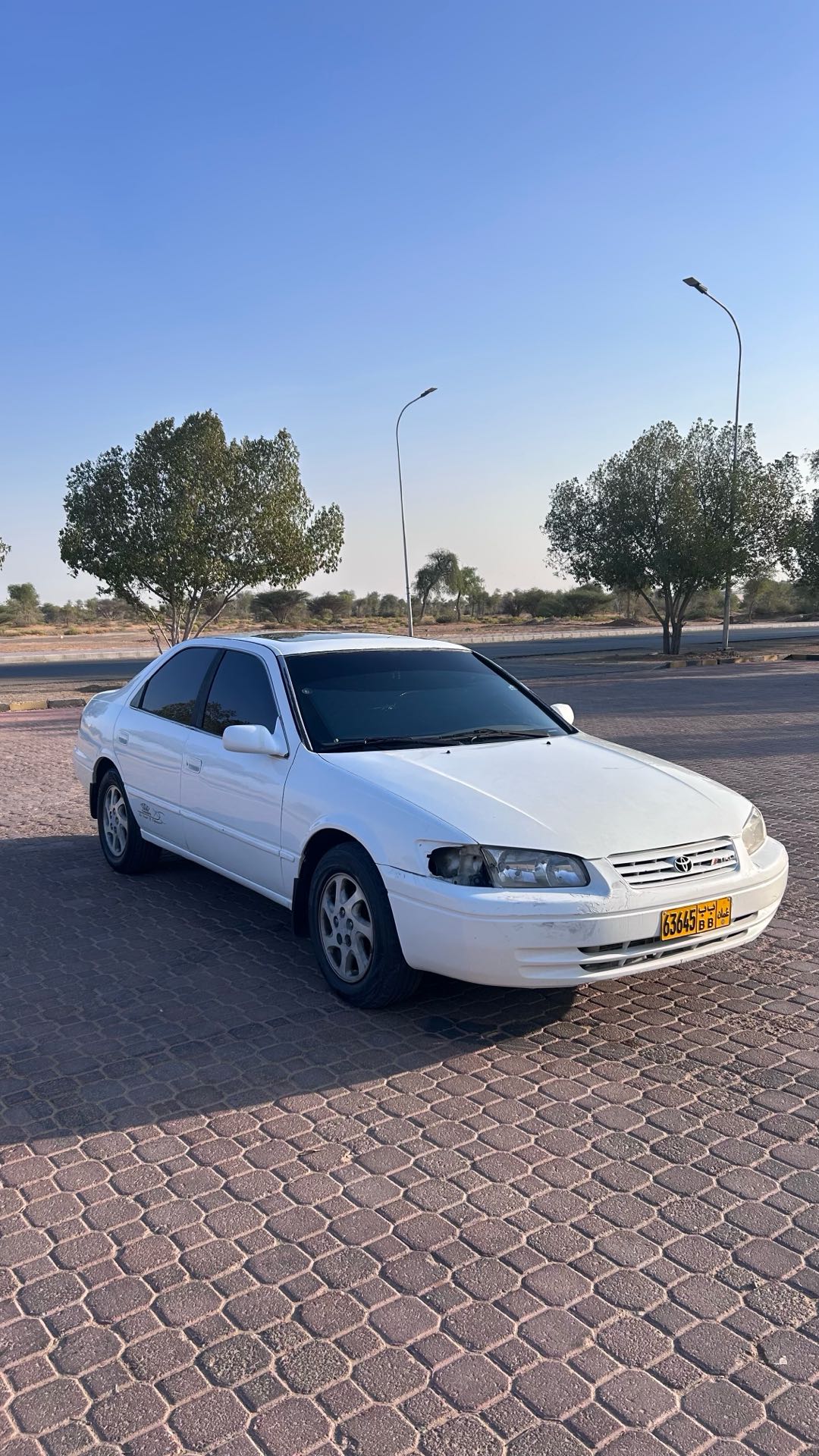 Car Image 1997 TOYOTA CAMRY SE