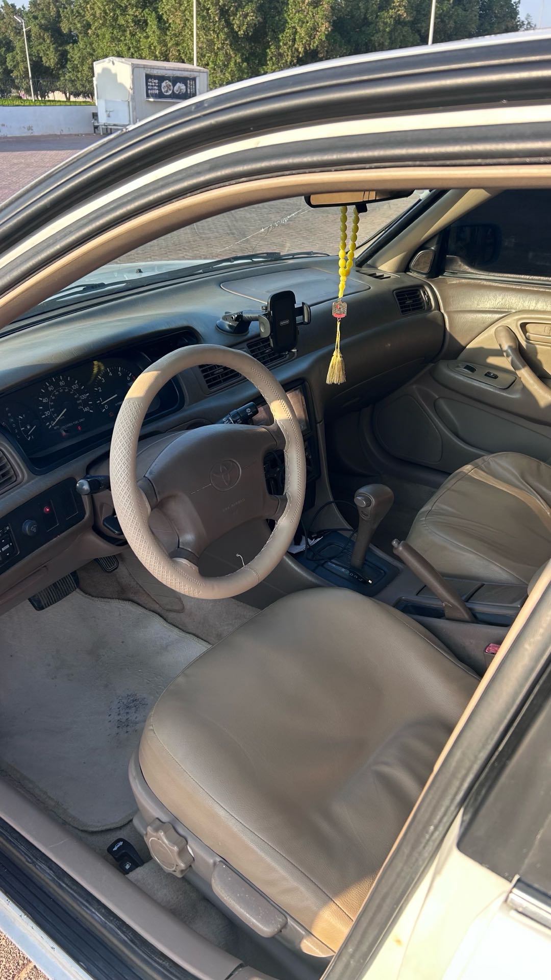 Car Image 1997 TOYOTA CAMRY SE