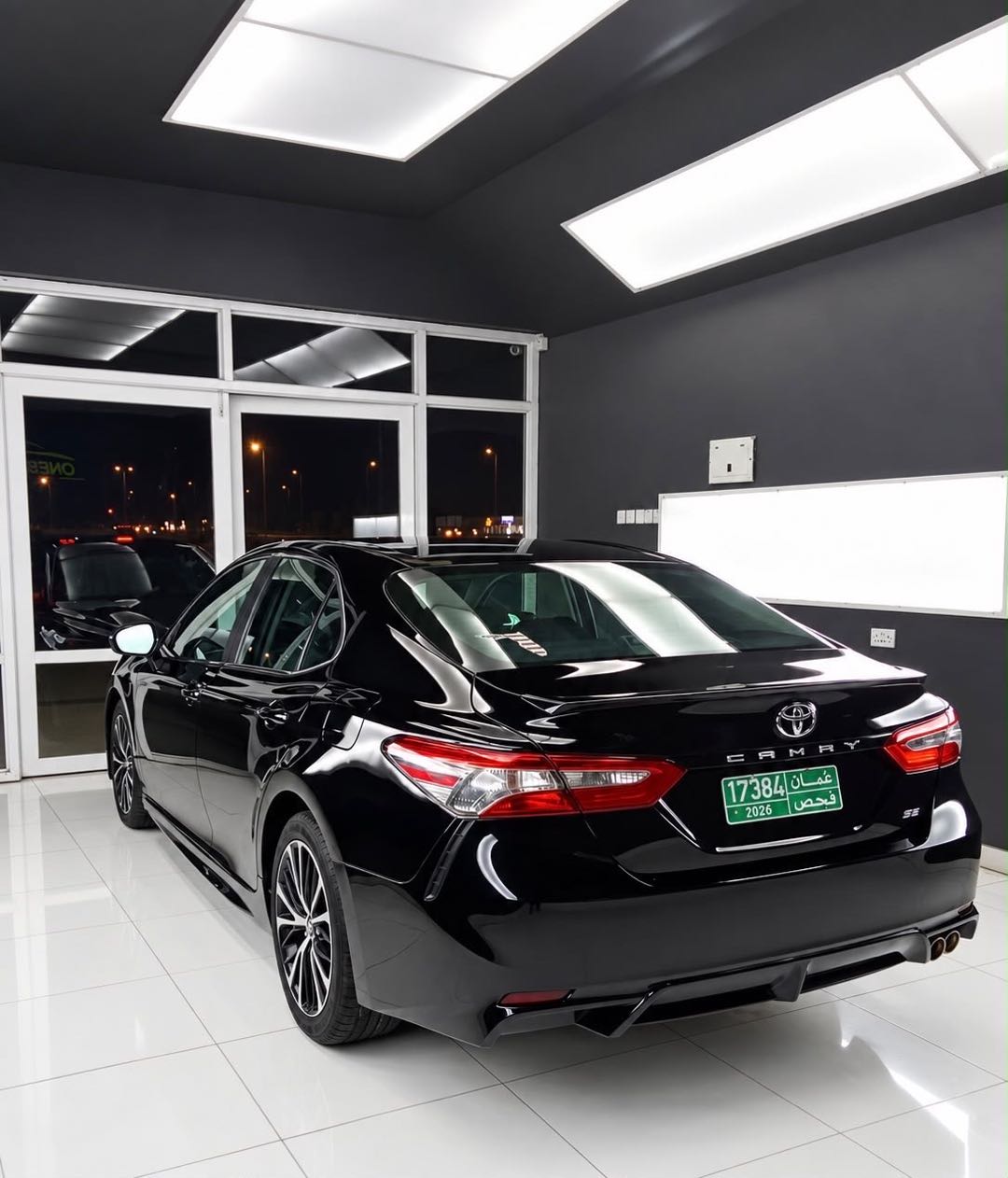 Car Image 2018 TOYOTA CAMRY SE
