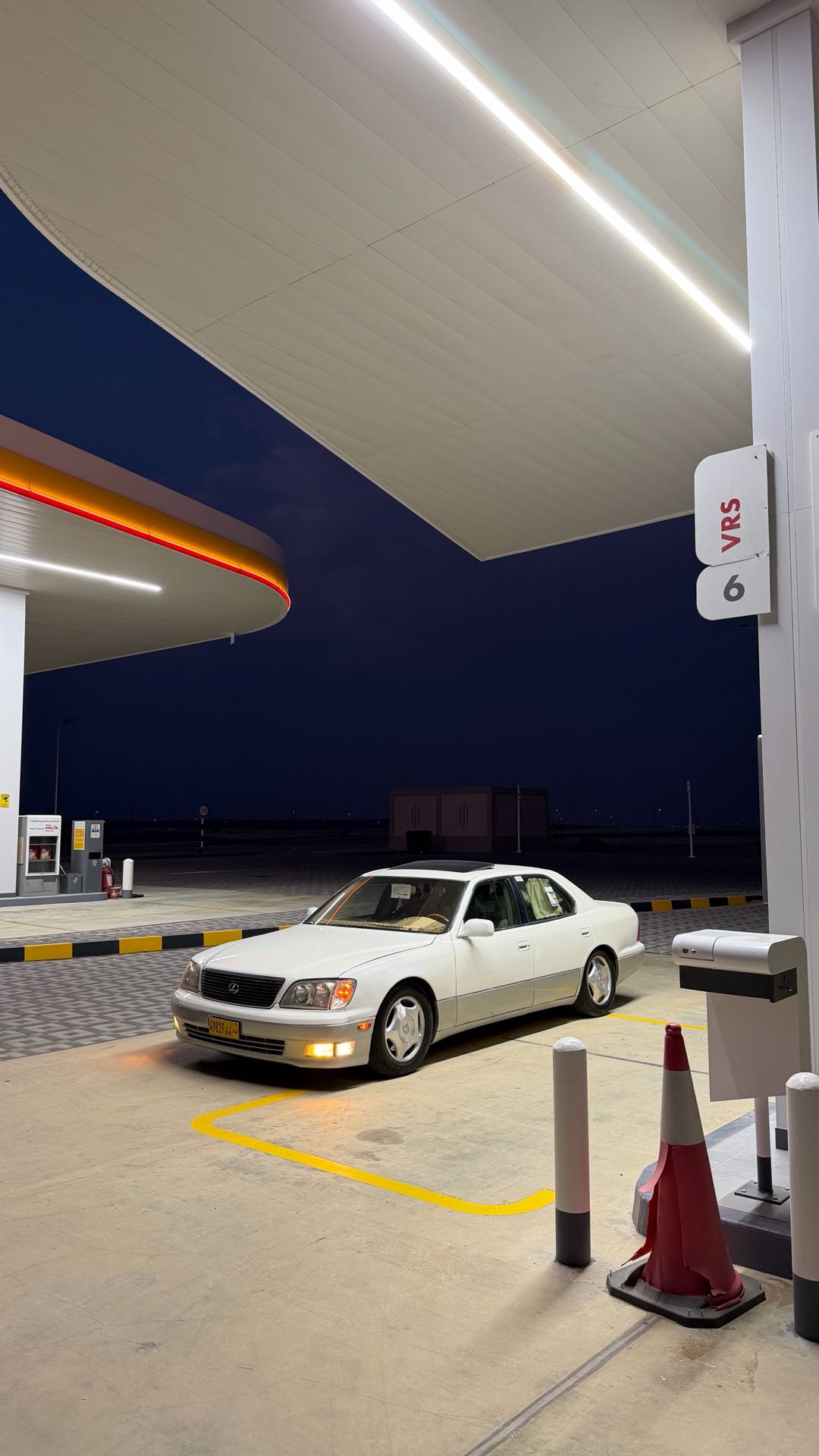 Car Image 1999 LEXUS LS 400