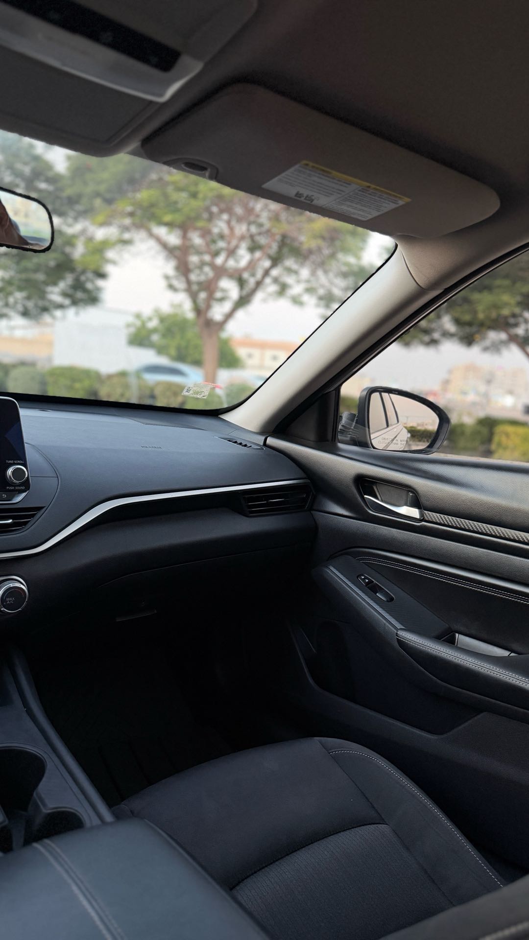 Car Image 2019 NISSAN ALTIMA SV