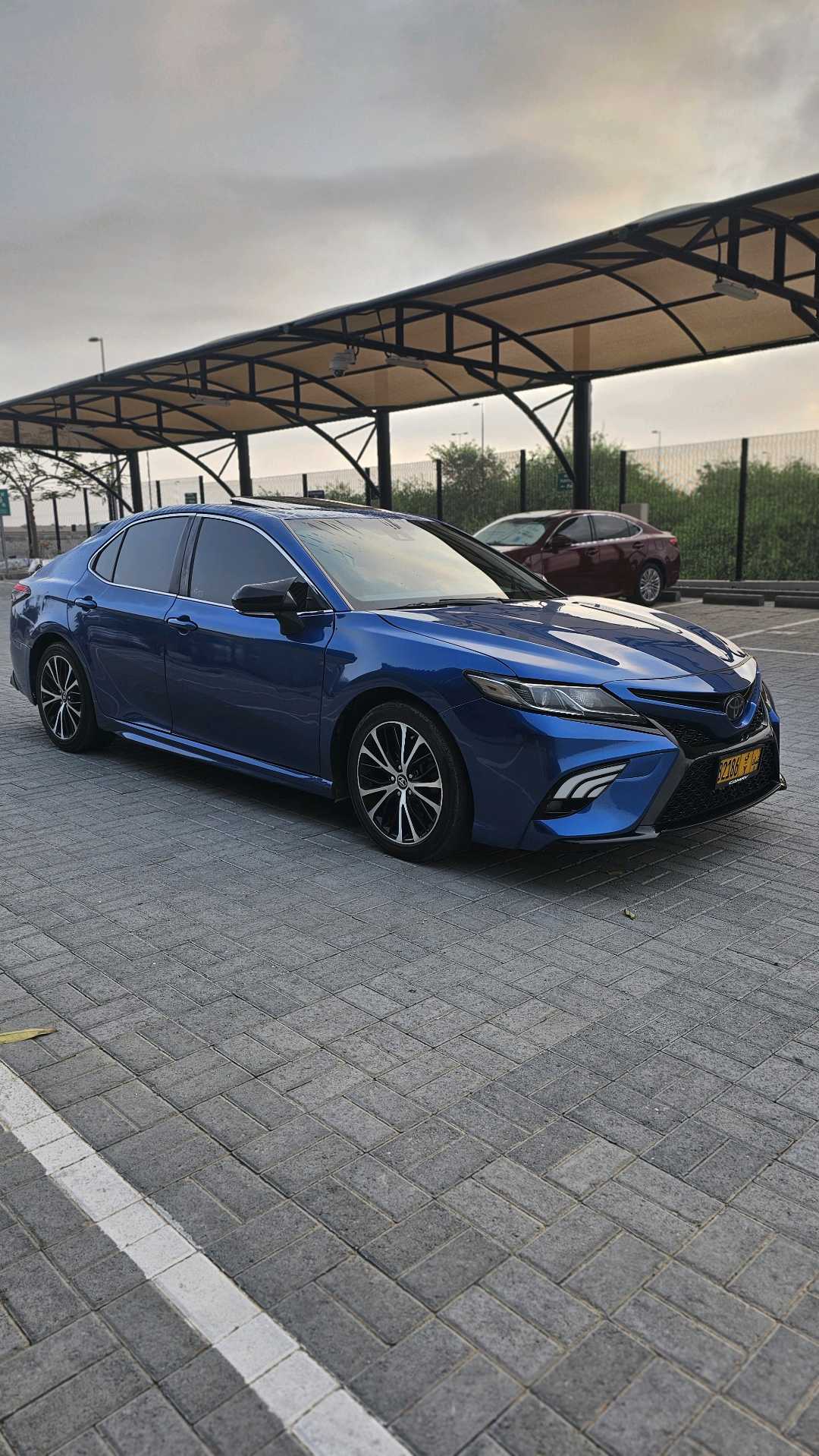 Car Image 2018 TOYOTA CAMRY SE