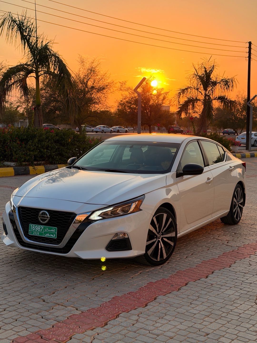Car Image 2019 NISSAN ALTIMA SR