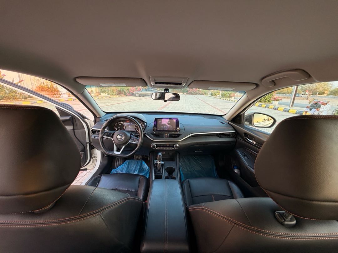 Car Image 2019 NISSAN ALTIMA SR