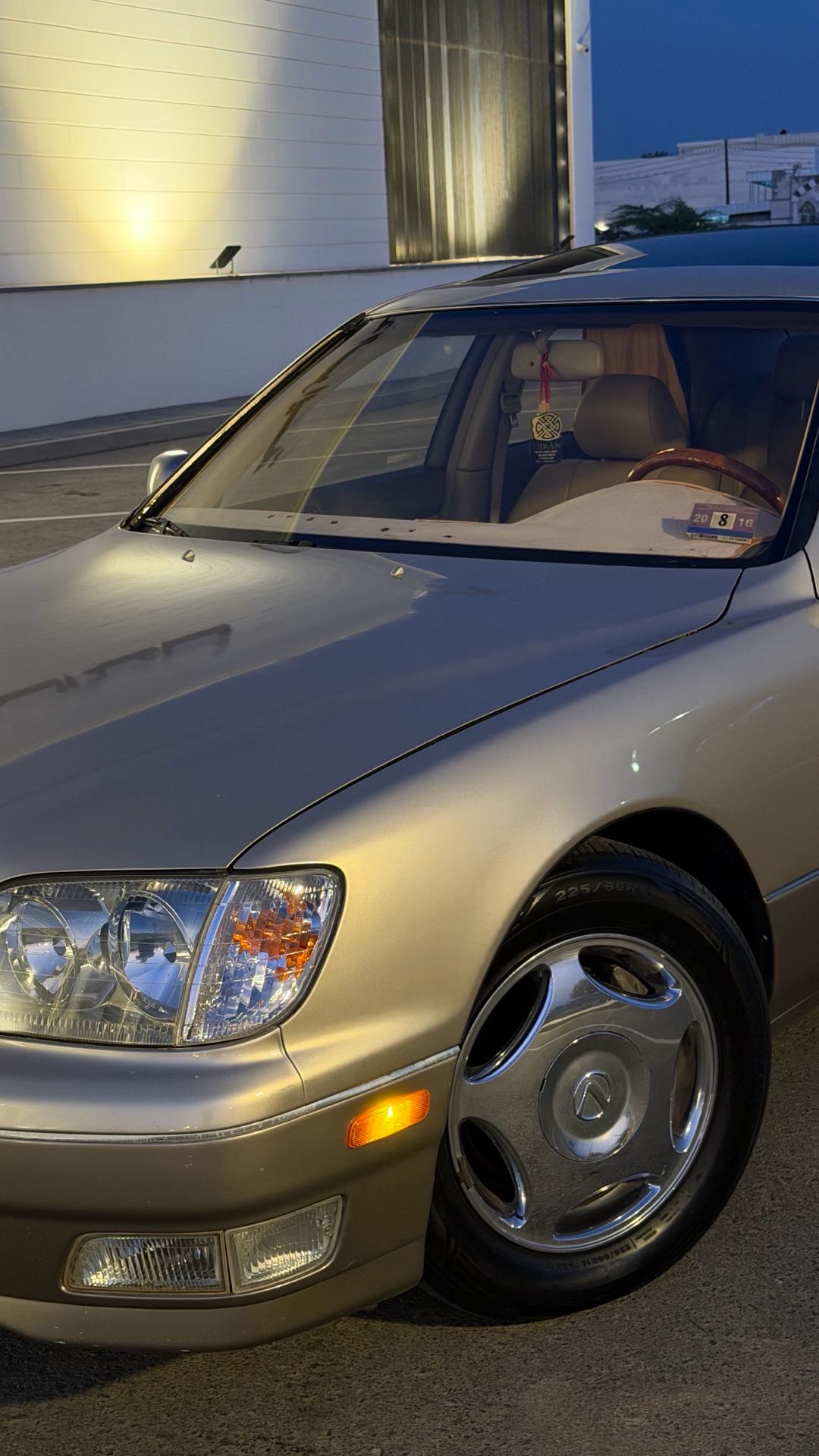 Car Image 1998 LEXUS LS 400