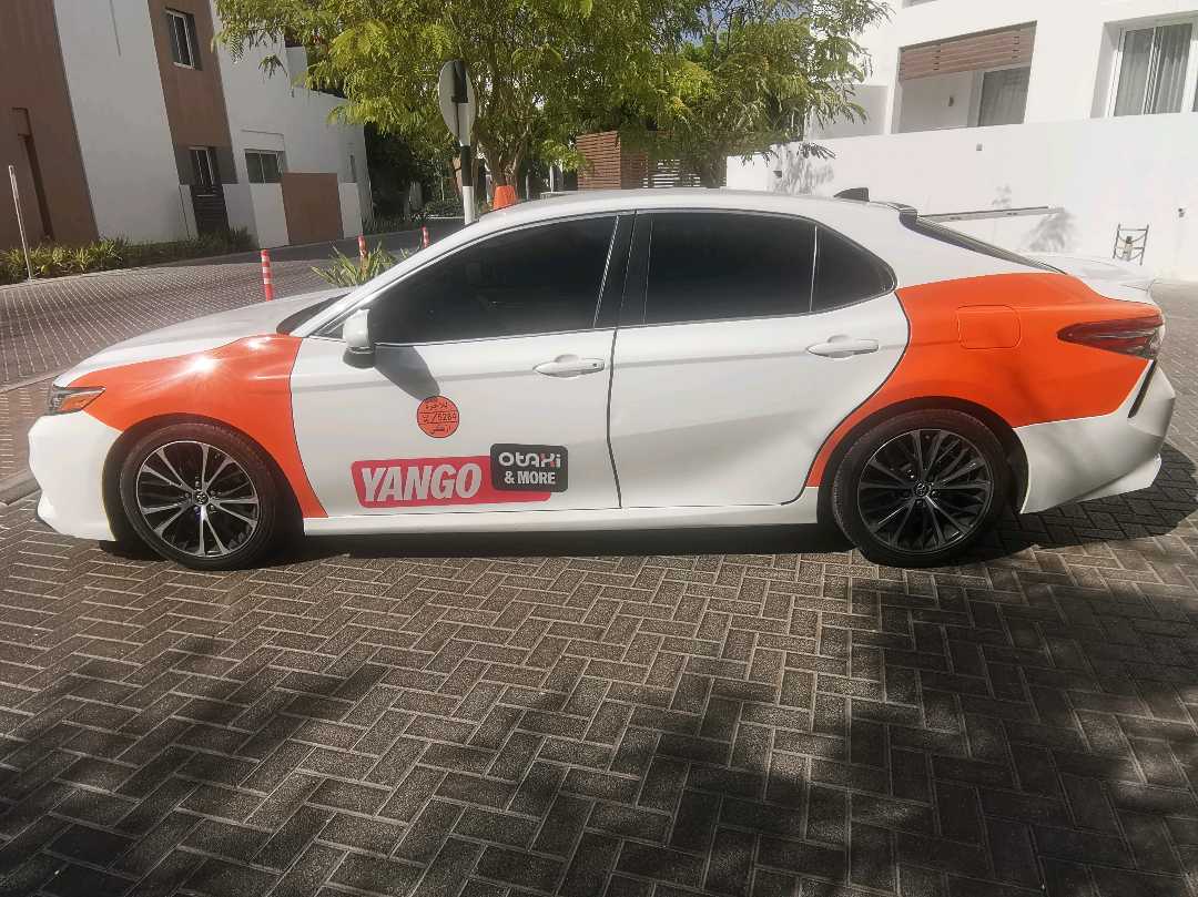 Car Image 2018 TOYOTA CAMRY LE