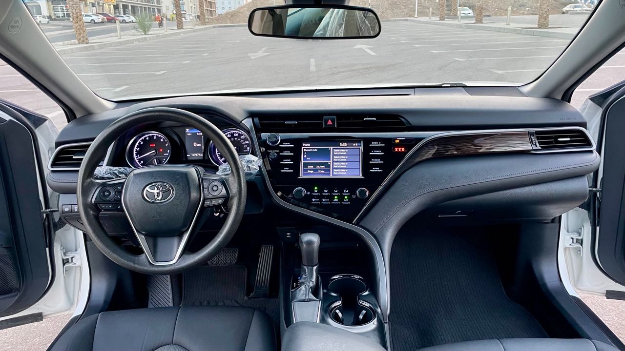 Car Image 2019 TOYOTA CAMRY LE