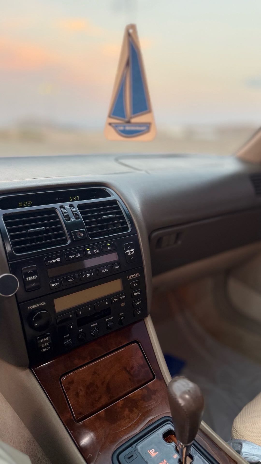 Car Image 1996 LEXUS LS 400
