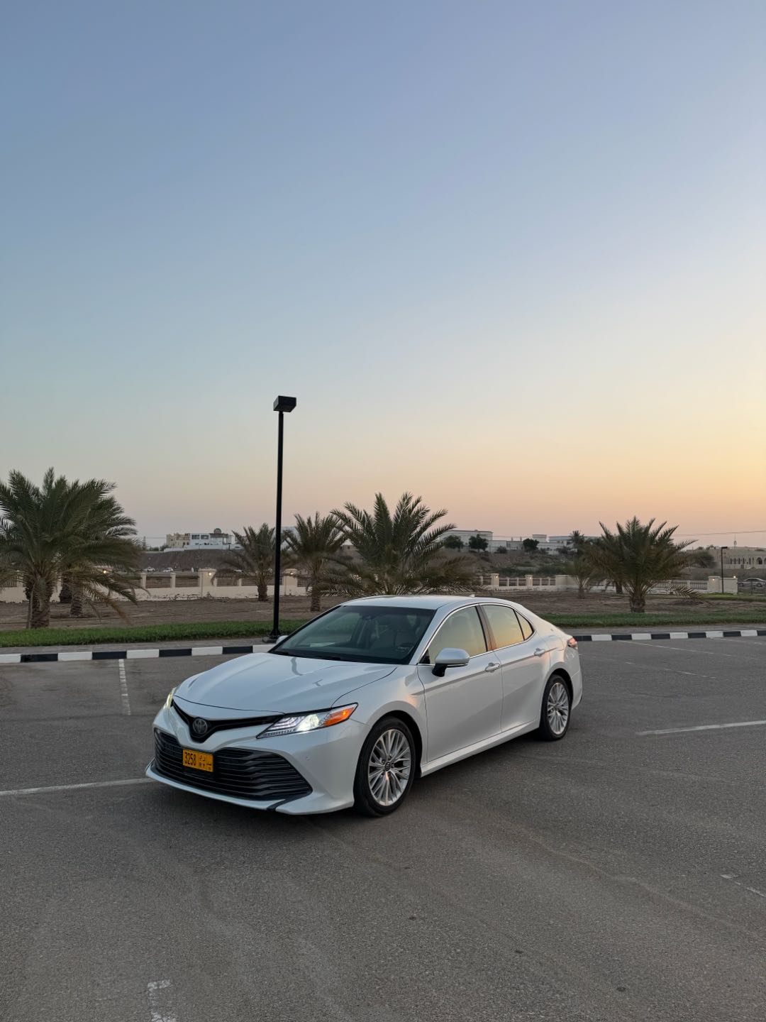 Car Image 2018 TOYOTA CAMRY XLE