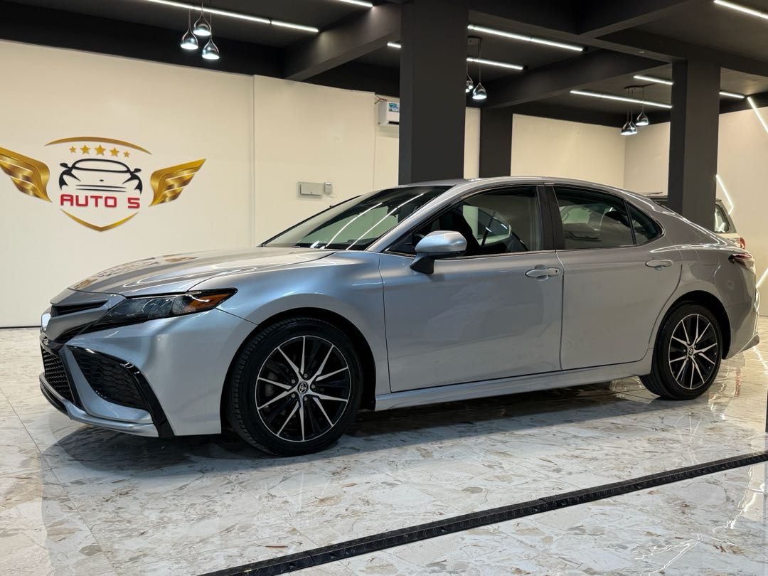 Car Image 2021 TOYOTA CAMRY SE