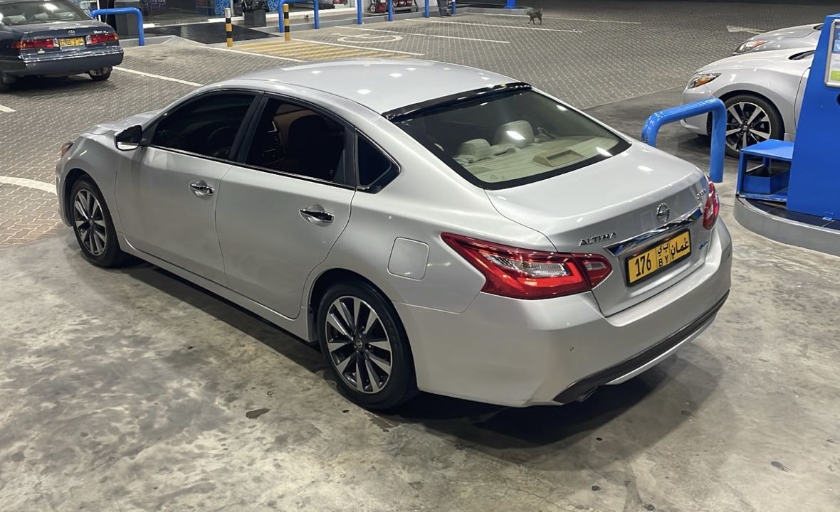 Car Image 2017 NISSAN ALTIMA SV