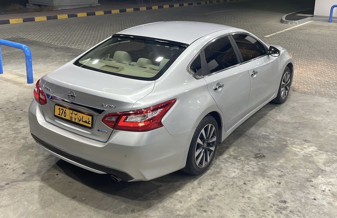 Car Image 2017 NISSAN ALTIMA SV