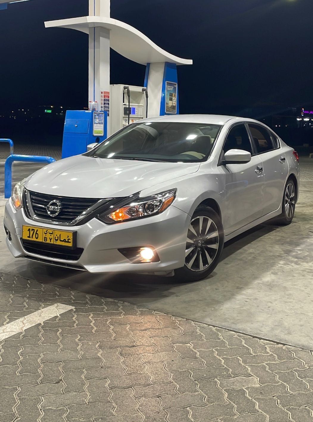 Car Image 2017 NISSAN ALTIMA SV
