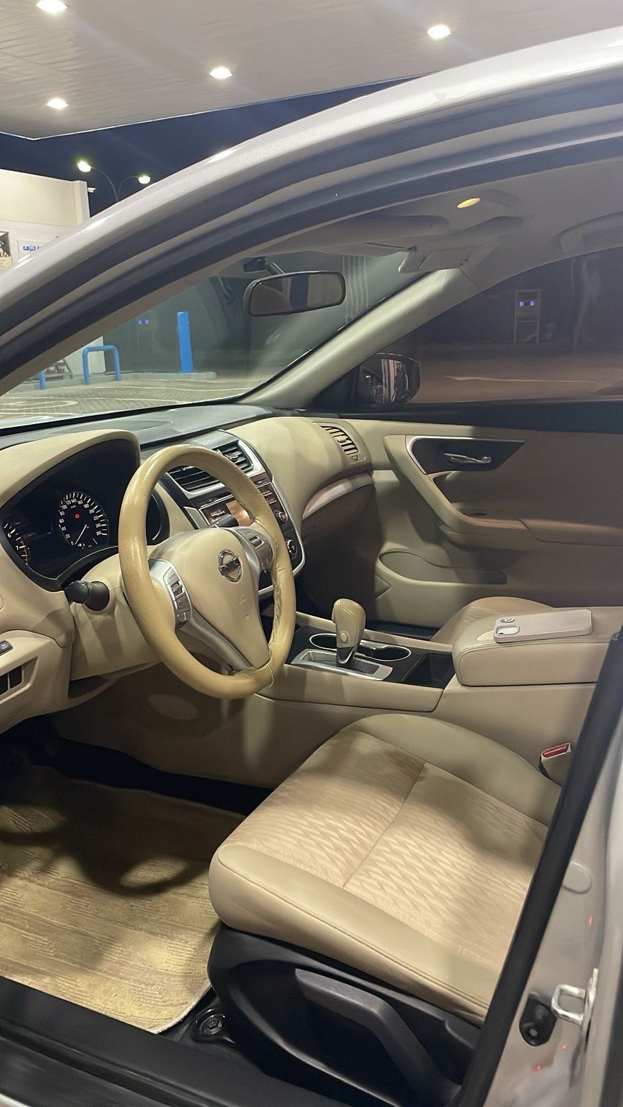 Car Image 2017 NISSAN ALTIMA SV