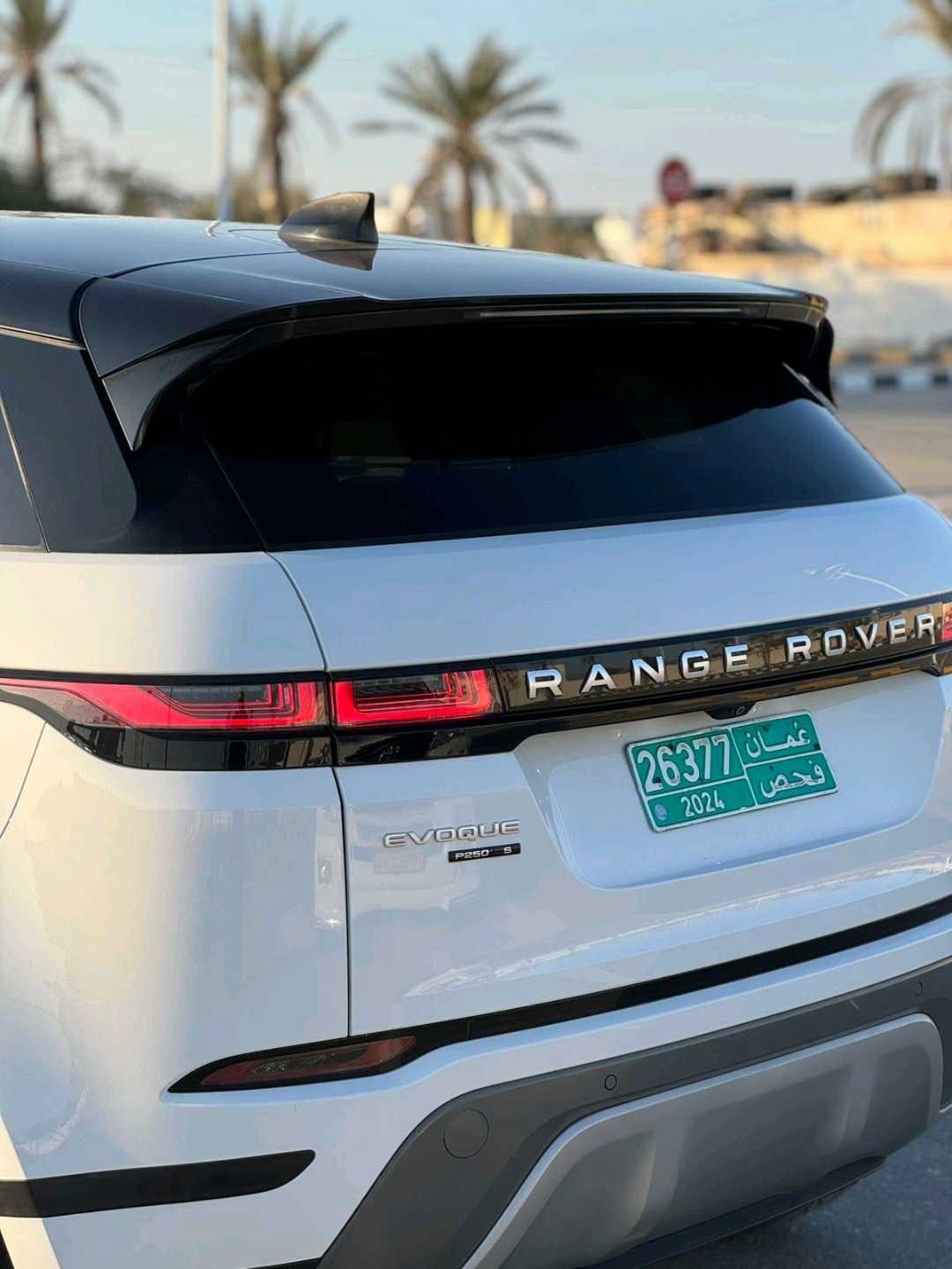 Car Image 2020 LAND ROVER EVOQUE 