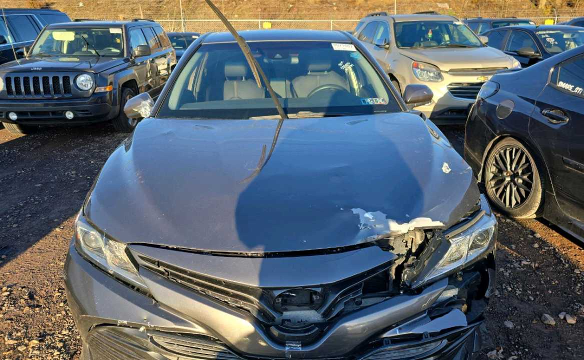 Car Image 2018 TOYOTA CAMRY