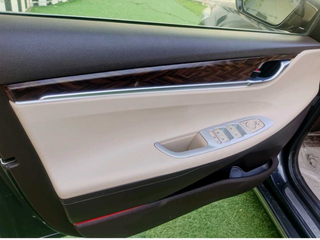 Car Image 2018 HYUNDAI AZERA 
