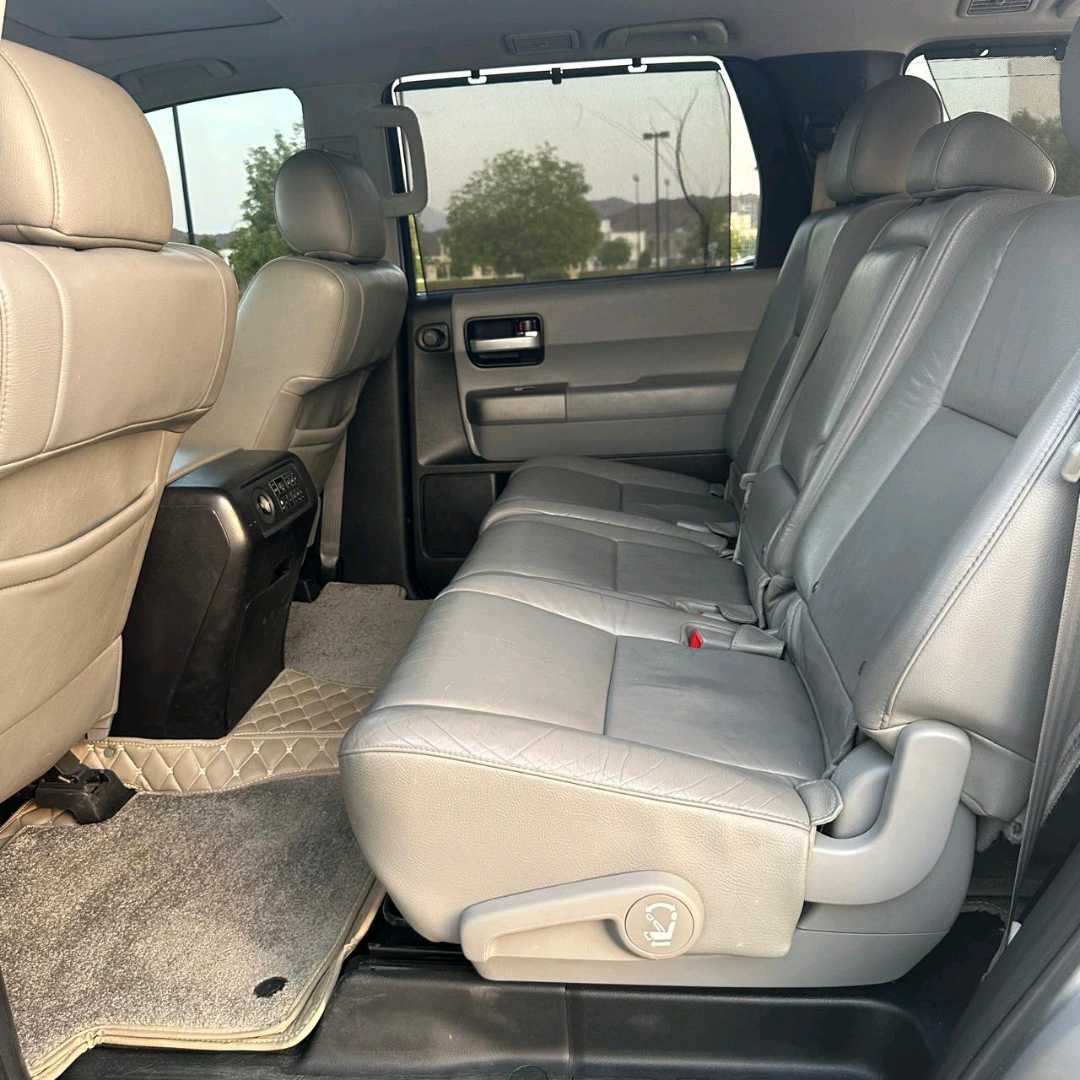 Car Image 2016 TOYOTA SEQUOIA 