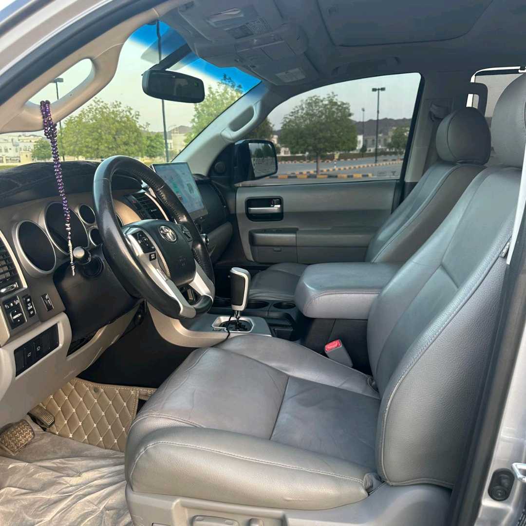 Car Image 2016 TOYOTA SEQUOIA 
