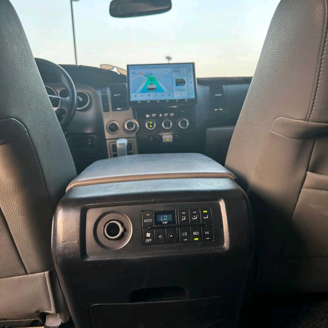 Car Image 2016 TOYOTA SEQUOIA 