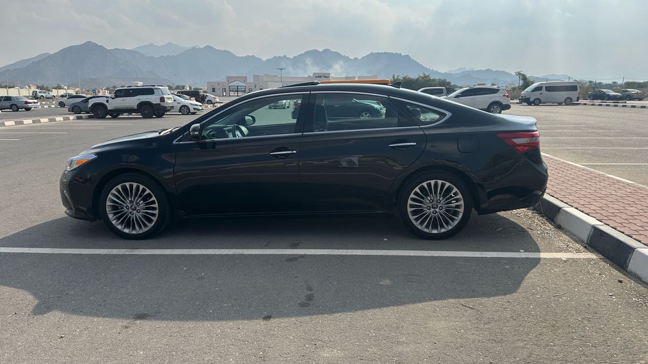 Car Image 2018 TOYOTA AVALON LIMITED