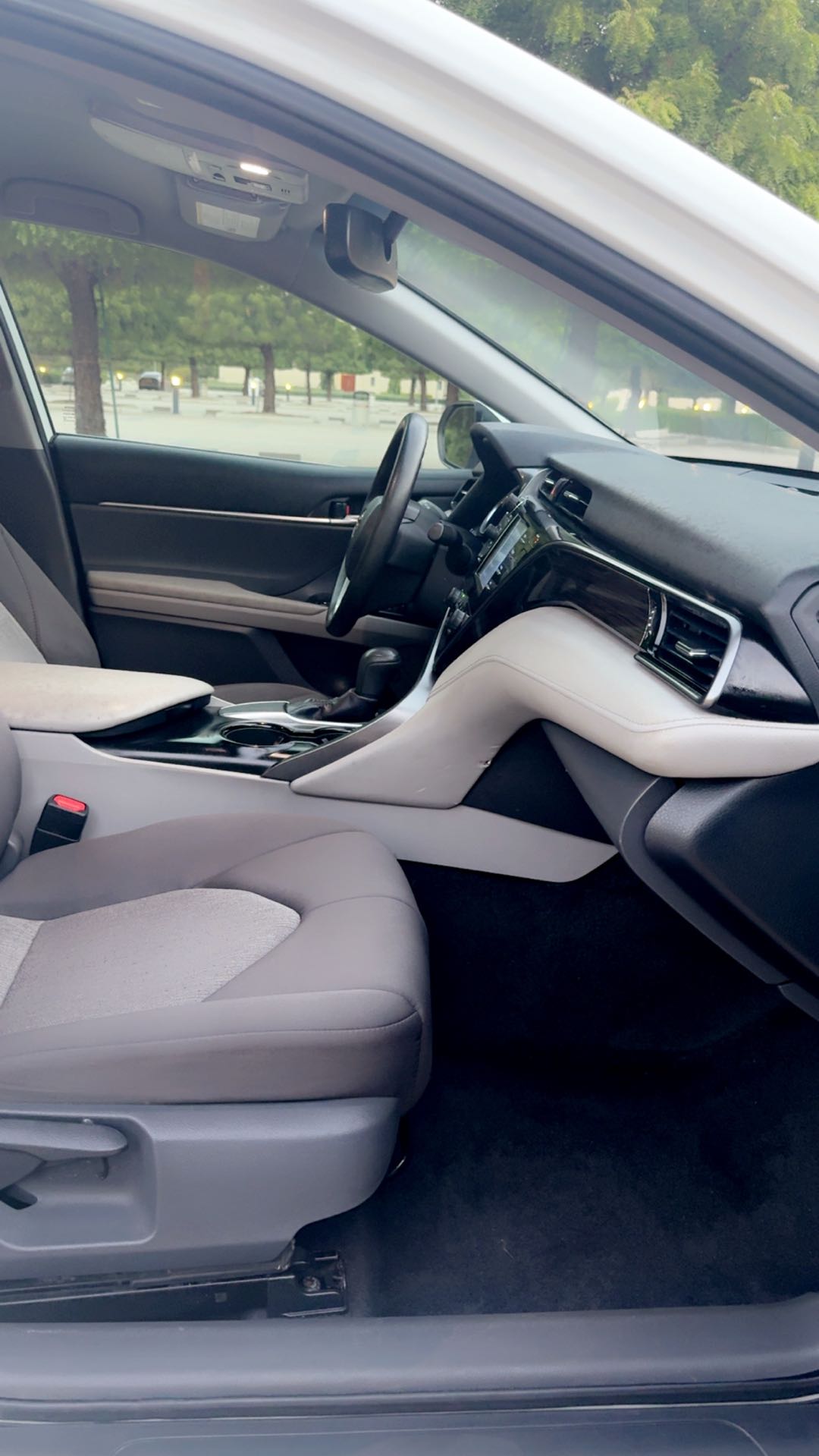 Car Image 2019 TOYOTA CAMRY LE