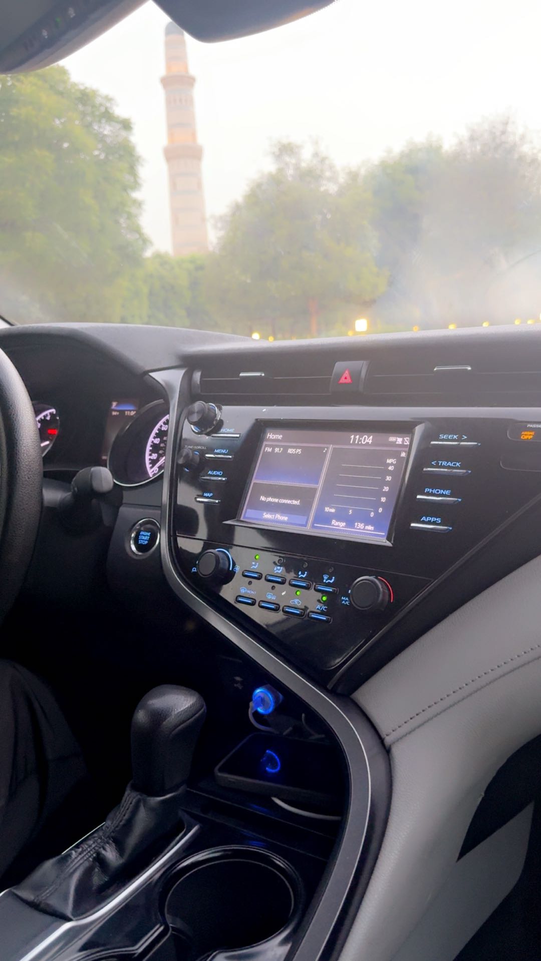 Car Image 2019 TOYOTA CAMRY LE