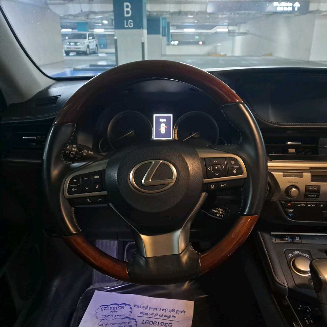 Car Image 2017 LEXUS ES 350