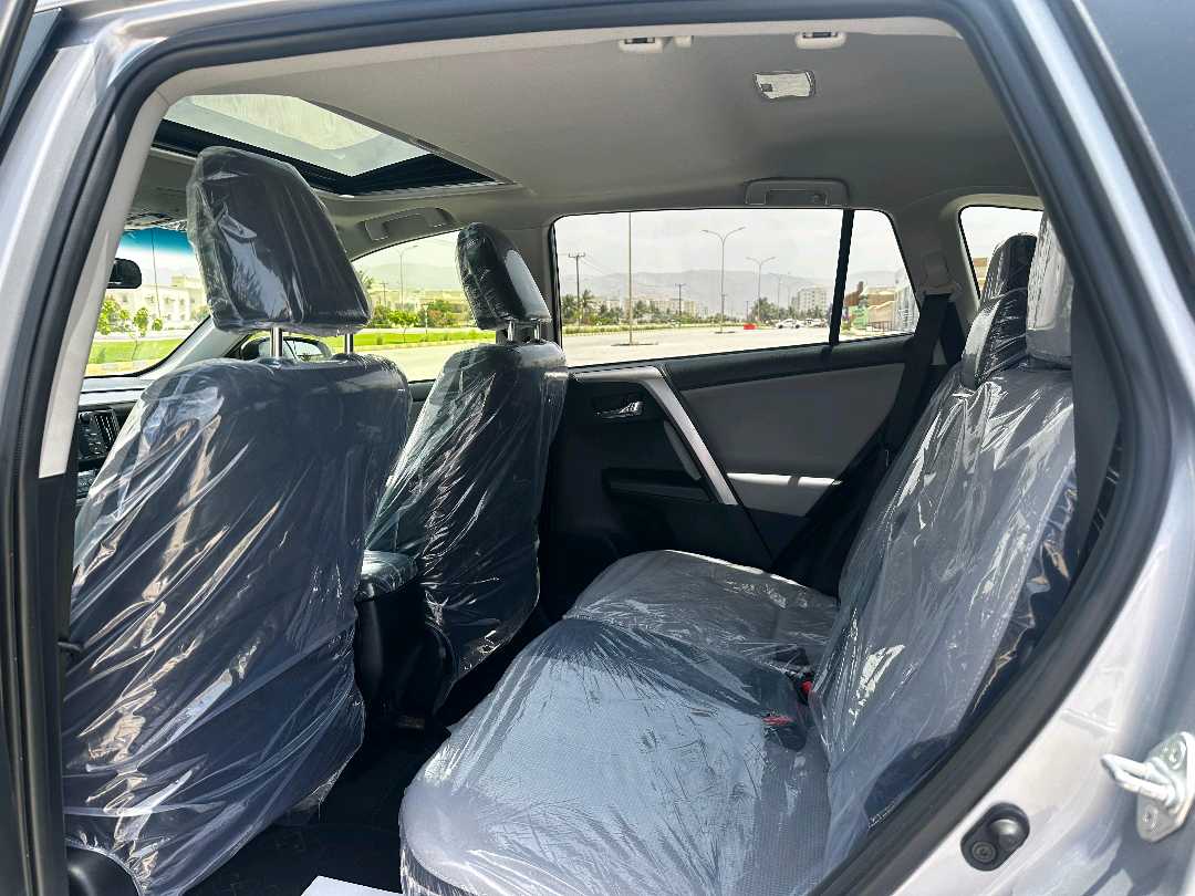 Car Image 2018 TOYOTA RAV4 XLE