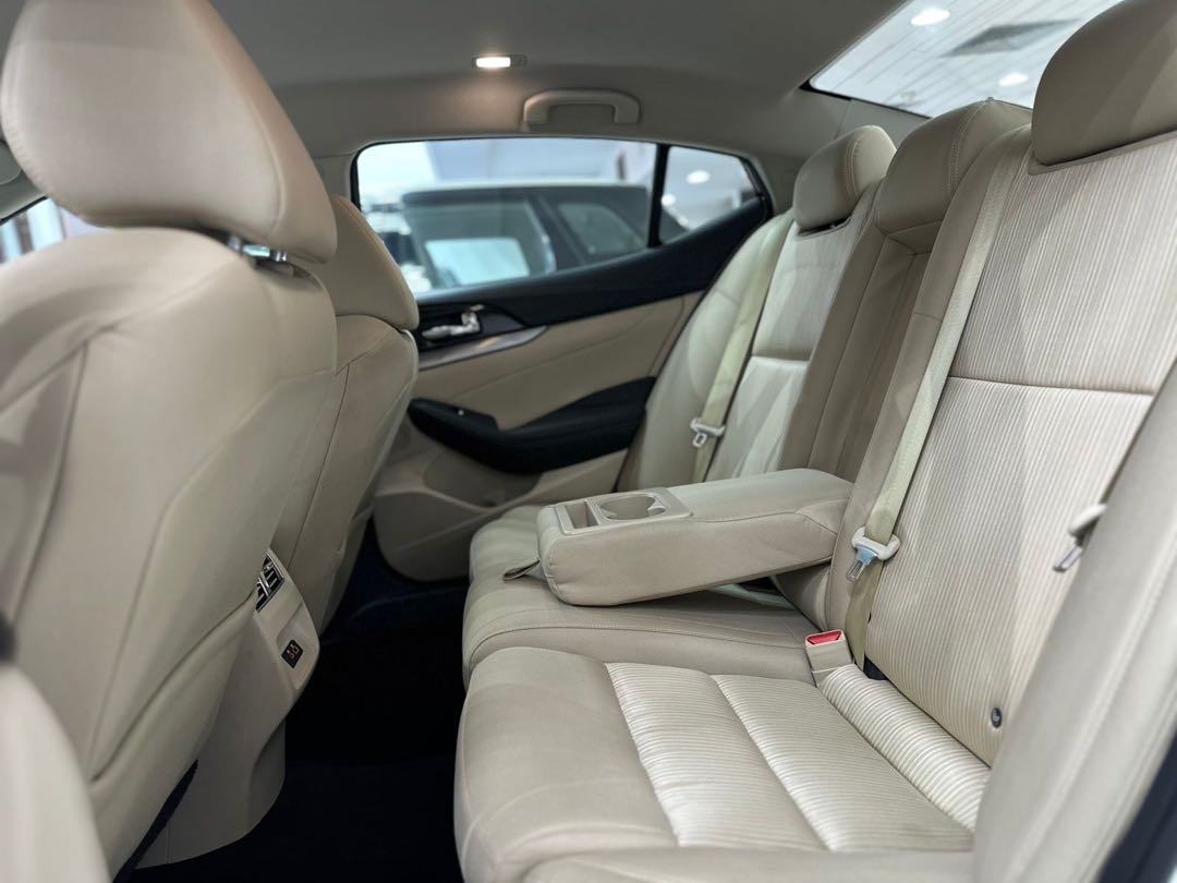 Car Image 2019 NISSAN MAXIMA SV