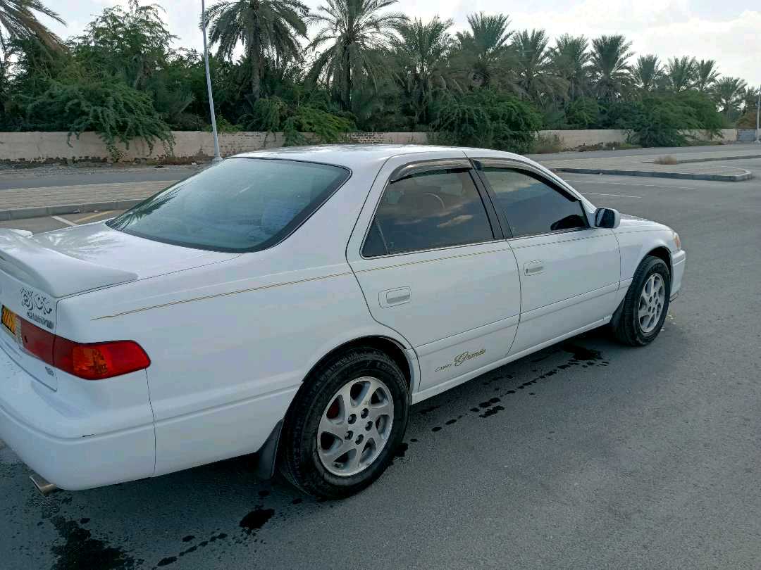 Car Image 2001 TOYOTA CAMRY LE