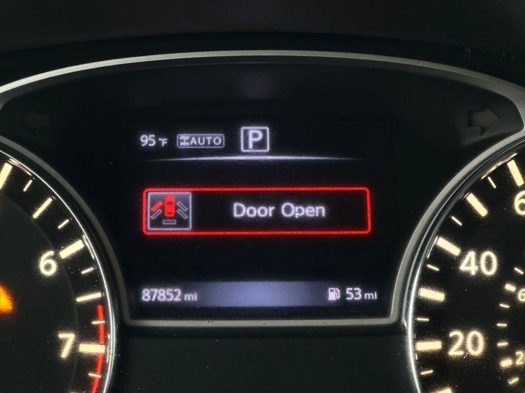 Car Image 2017 NISSAN PATHFINDER SV