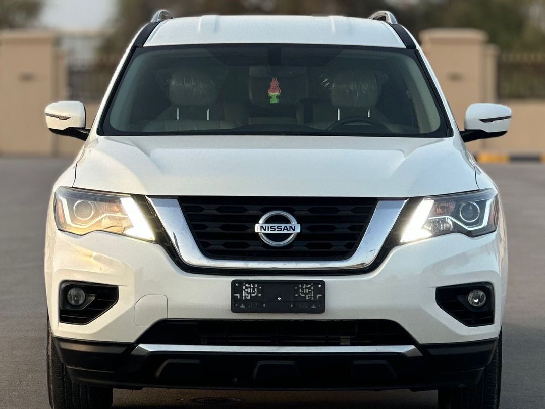 Car Image 2017 NISSAN PATHFINDER SV