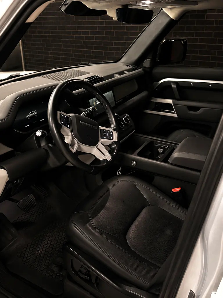 LAND ROVER DEFENDER 2024