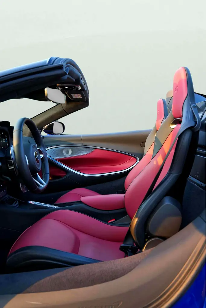 مكلارين Artura Spider 2025